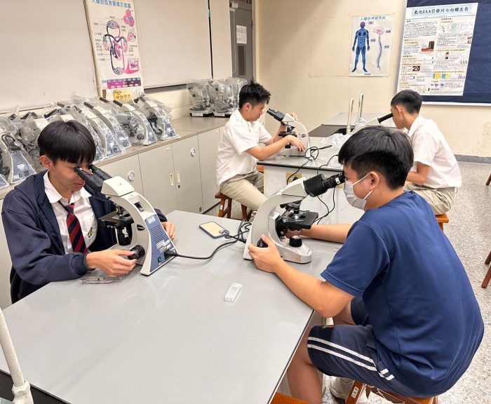 Taipei FuHsing Private High School Students.